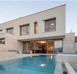4 Bedroom Luxury Villa with Heated Pool and boat mooring, Ciovo near Trogir – Sleeps 8